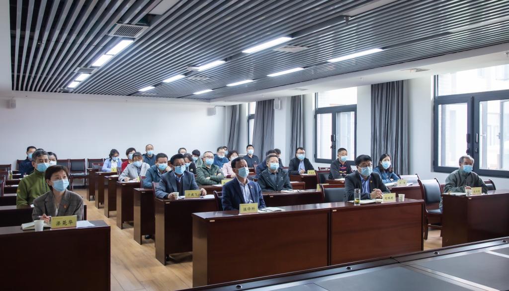 校院组织党员干部收看新一届中央政治局常委见面会直播